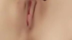 La tierna y bonita joven anfitriona y compañera sexual tienen un gran espectáculo sexual ~ su coño rosado es follado duro ~ todo tipo de posiciones son muy tentadoras ~