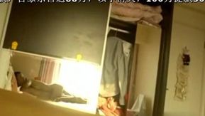 若い女性はシャオ・ワンに浮気を求めました。彼女は特にチンポで遊ぶのが大好きです。彼女はカメラが傾いても気づかないほど彼女を犯しました。とてもイカせてください。もう我慢して！ ?