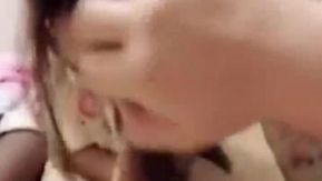 A namoradinha estava tão focada em mordê-la que não percebeu que seu namorado a filmava secretamente. O vídeo vazou acidentalmente assim ~.