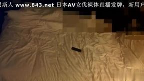 [本土精选!]疯狂抚摸极品小情人的那翘臀 ! 摸到受不了扒下她内裤开始交合!