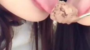 Filles et filles se chevauchent et entrelacent leurs jus d'amour ! La façon dont les petites bouches de cerises se réconfortent est si salée et humide : même le dragon à deux têtes ne peut pas être satisfait 2