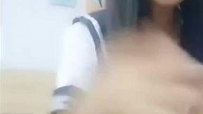 水手服正妹心情不爽還是給網友表演完小穴