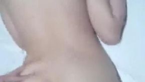 开了KTV房边听音乐边走翘臀正妹的后门