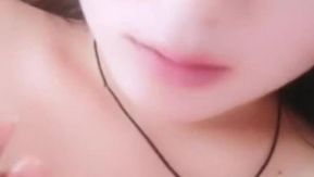 絕美巨乳妹拿奶子撒嬌希望有好心哥哥帶她去散步