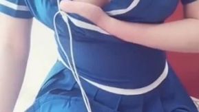 领口透着她的性感巨乳！最后索性脱了让白馒头也出来呼吸：没毛的最极品4