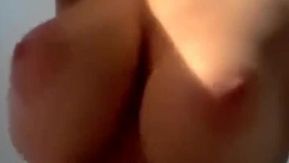 爆乳千金自拍影片網路瘋傳! 極品雙峰看再久都不膩