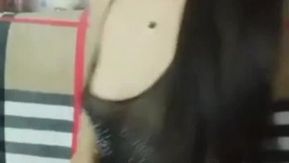 Une jolie fille qui vient d'obtenir son diplôme a commencé une émission en direct, à la recherche de Sugar Daddy~Papa, tu veux me baiser, je veux ton sperme ?