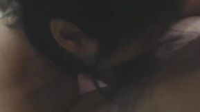 Le maître flirteur rencontre une fille avec une taille fine, des fesses coquines et des tatouages ​​dans une boîte de nuit. Elle mange de la bite et joue avec en même temps. Le sexe est super puissant. Cela donne envie à ma sœur de mourir.