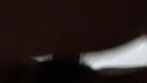Vazou um vídeo de uma mulher casada tendo um caso?! Ela disse que ia jogar cartas, mas por que acabou fazendo sexo na cama?!
