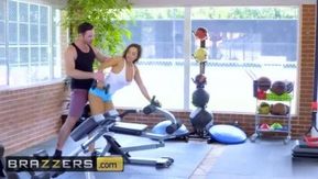 [Europe et Amérique] Une liaison au gymnase~Le coach ne veut pas~non~ne s'arrête pas ?
