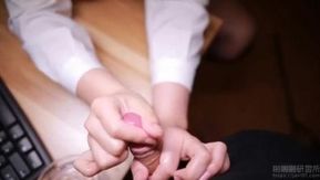 瞧瞧秘书莉莉姐精湛的手法~帮老板做特殊服务~为了加薪不择手段~