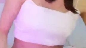 La vida sexual de una linda chica con gafas y una colegiala coqueta ~ Después de tener sexo entre ellas, le llenaron de leche y luego montó un espectáculo de semen ~