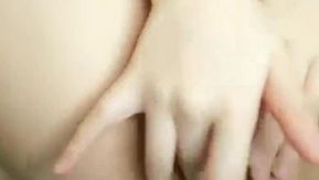 白皙主播全裸床上超自然震动~自慰大秀逼毛稀疏~大声呻吟超诱惑~