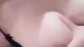 妖豔巨乳主播使出勾魂术~乔奶抠逼极限诱惑~