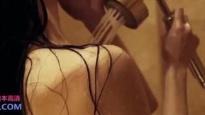¿Se filtraron las fotos privadas de la inocente joven modelo Meng Xinyue? ¡La seductora foto de frotarse los pechos ~ chorros de agua golpeando la piel blanca como el cristal ~ (3)