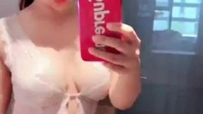 Vidéo de selfie à grande échelle de la célébrité Internet aux gros seins Anna Kim ~ Les seins ronds et gros qui ne peuvent pas être couverts par un pyjama sexy ~