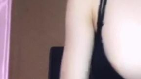 なんと、上品そうな黒髪ロングのノンケ女子が、まさかのストリップ生放送!?
