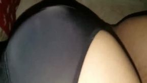 騷妻制服蹲地舔屌沙發後入啪啪
