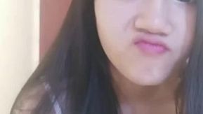 La bella Ziwei de gran figura presume sus gritos lascivos y es muy tentadora