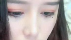 小可愛平台(原卡哇伊)高顏值美女主播杏樹紗奈奈收費自慰大秀身材也好棒激情自慰十分誘人