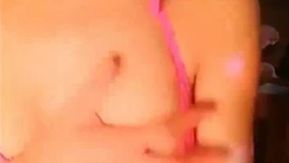 [¡No puedo ser el único que lo ve!] Una pareja local transmite en vivo su show de amor. Ni siquiera usan máscaras: ¡Cómo puede ser tan genial!