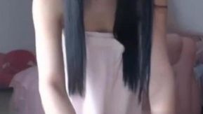CB站視訊，百度黑絲吧長腿女神慕容安妮大秀長腿翹臀性感身材，道具插穴