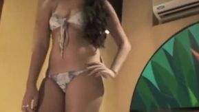 Strip-tease philippin de 18 ans du bar Makati à Manille