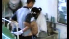地元の中学生が昼休みにこっそりセックスし、生徒部長が終わる前に仕事を止めたのを目撃した。
