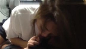 容姿端麗な中国人少女クリスが彼氏とのわいせつなプライベート動画をツイッターに流出 彼女は美乳で情熱的なセックスをしていた。