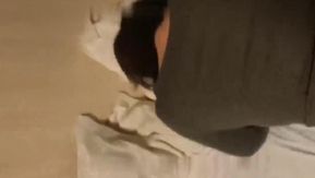 Teniendo sexo en secreto con la sexy y hermosa novia tetona de mi amigo en el hotel