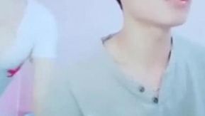 Jovem fazendo sexo ao vivo com sua linda namorada