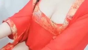 古風な女の子が服を脱ぎ捨てておっぱいを露出させながらおっぱいを弄りながら自撮り!!