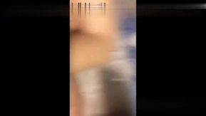 粗暴的爆操女主人 关在笼子里的小狗很生气 不停的叫