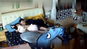 居家真实偷拍_高颜值气质范性感美女午休时被男友扒掉内裤各种姿势操