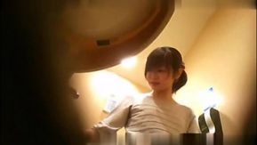 トイレ盗撮2---灰色の歯を持つお姉さん