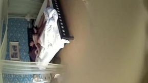 性欲旺盛青年男女开房滚床单很能草啊电话来了都不接继续干很生猛小床操的咔吱咔吱响射美女肚子上