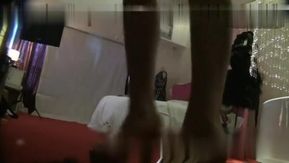 Fotografió en secreto a jóvenes y hermosos estudiantes de una escuela de arte en un hotel.