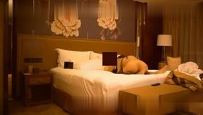 魔鬼身材高颜值极品外围美女酒店被大屌猛男高价钱各种姿势猛插嗷嗷大叫：快给我吧