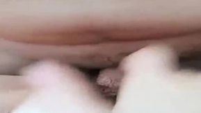 逼逼粉嫩的妹子和刚刮完屌毛的大鸡巴炮友野外车震连续草到妹子有点吃不消
