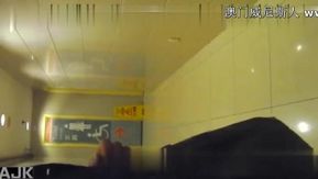 Откровенная съемка в туалете метро Шанхайского метро 1