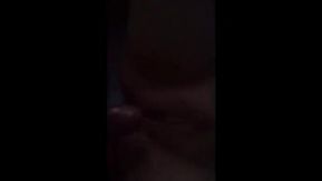 Qingdao jeune chatte sans poils avec une caissière à gros seins