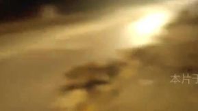 Ejaculação desprotegida sob a luz da rua