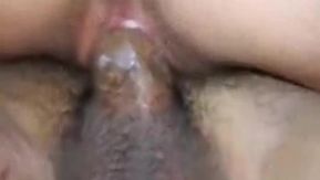 Le frère aîné la baise fort et la fait jouir partout