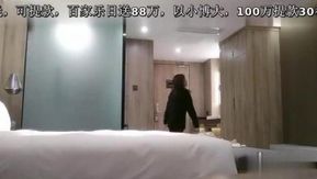 洗完澡口交上位骑乘抽插非常诱人胖男找小姐约了个颜值不错苗条妹子啪啪