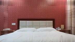 国内探花约了个丰满少妇 酒店口交上位后入啪啪 很是诱惑