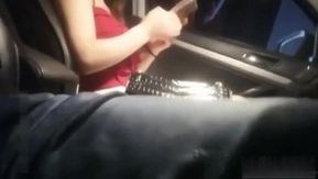 短いスカートを履いたセクシーな周辺の女の子は、個人的に彼女を迎えに行き、セックスするために彼女をホテルに連れて行きました。彼は彼女をとても激しく犯したので、コンドームが彼女のマンコに初めて浸透しました。
