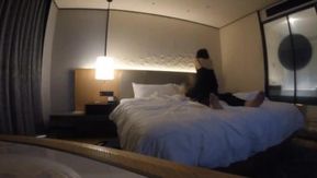 巨根の男と一晩中セックスした実録 彼は一日中忙しかった。
