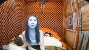 A boceta geme de orgasmo durante a conexão