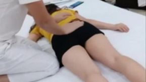 野狼出擊龍哥勾搭個顏值不錯的良家妹子回出租屋啪啪直播這回妹紙長得挺耐看的對白有趣
