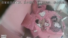 [Exclusivo] Tomas ocultas de una hermosa y linda belleza universitaria teniendo sexo con su novio en la sala temática de Hello Kitty
